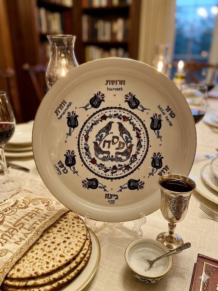 צלחת פסח מפורצלן, הולנד