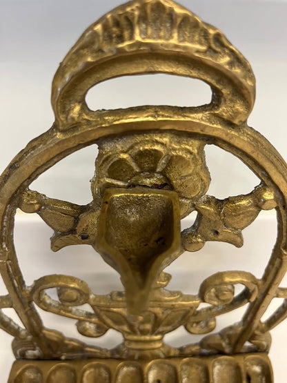 חנוכיית שמן ישנה עשוייה פליז