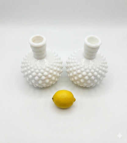 זוג אגרטלי זכוכית חלבית (Milk Glass) | דגם Hobnail