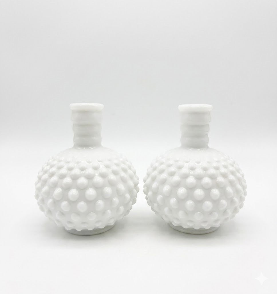 זוג אגרטלי זכוכית חלבית (Milk Glass) | דגם Hobnail