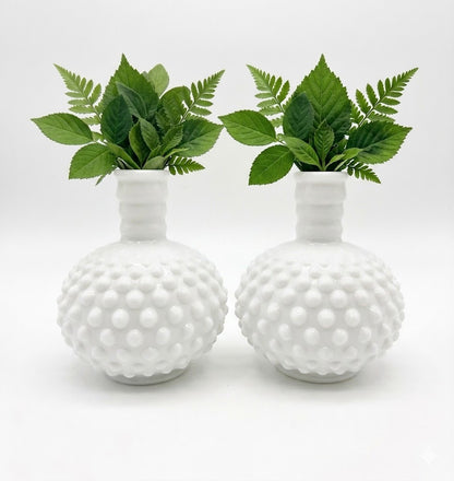 זוג אגרטלי זכוכית חלבית (Milk Glass) | דגם Hobnail