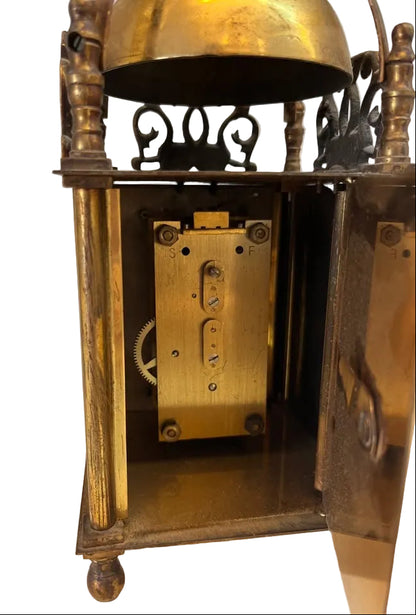 שעון מדף וינטג' | סגנון Lantern Clock (שעון עששית) | פליז יצוק ומנגנון מכאני | המאה ה-20