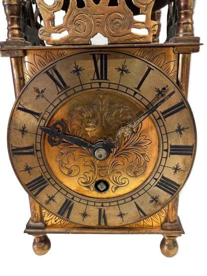 שעון מדף וינטג' | סגנון Lantern Clock (שעון עששית) | פליז יצוק ומנגנון מכאני | המאה ה-20