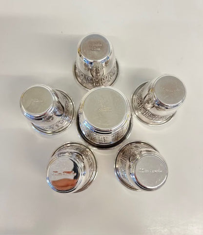 שש כוסות ליקר קטנות, האחים חדד