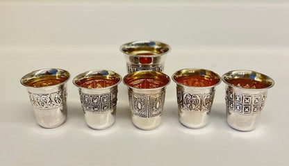 שש כוסות ליקר קטנות, האחים חדד