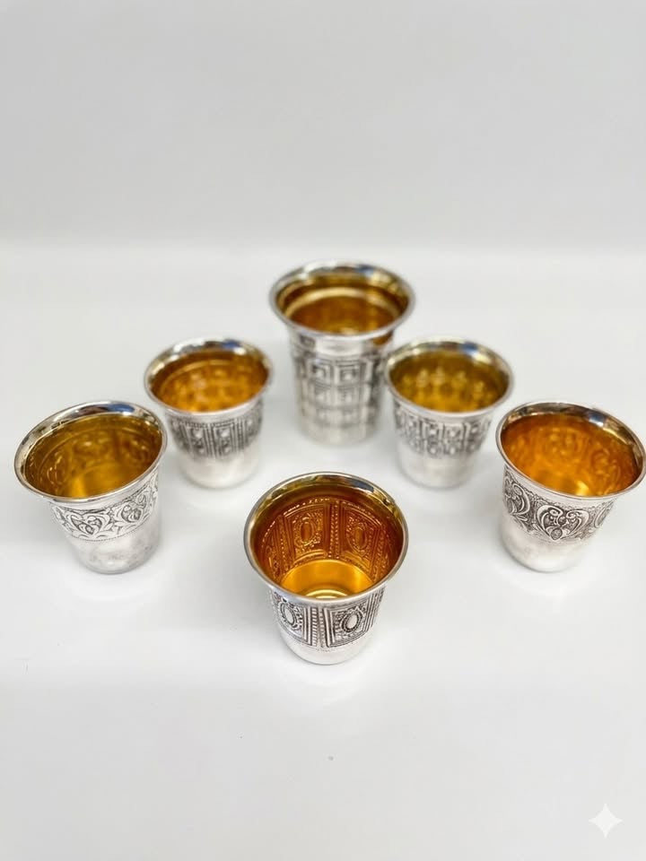 שש כוסות ליקר קטנות, האחים חדד