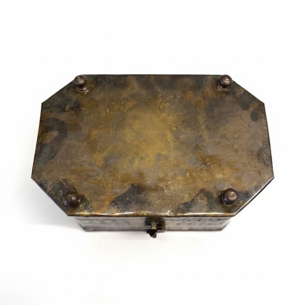קופסת צרצרים (Cricket Box) אוריינטלית וינטג' – נחושת ופליז בעבודת חסר וחריטה ידנית | הודו, אמצע המאה ה-20