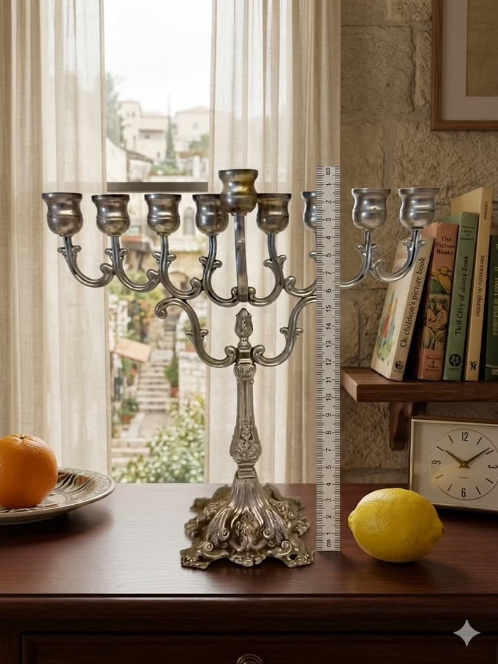 חנוכיית "ברוק" מפוארת | פיוטר (Pewter) בציפוי כסף | שמש נשלף | סגנון אירופאי קלאסי