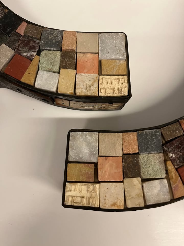 פמוטי מוזאיקה איילון עשויים נחושת ואבן