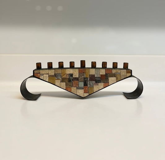 חנוכיית נחושת עם פסיפס, איילון