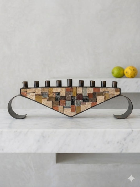 חנוכיית נחושת עם פסיפס, איילון