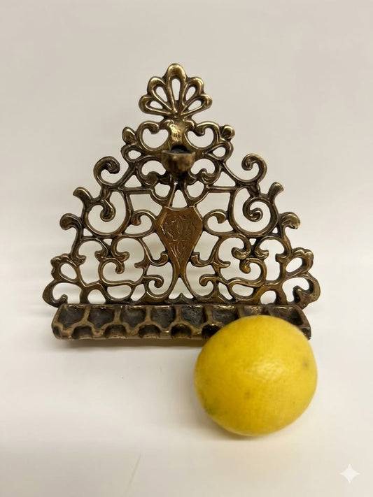 חנוכיית פליז איטלקית עתיקה