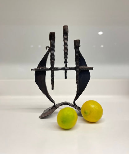 דוד פלומבו, פמוט תלת קני בצורת נבל דוד