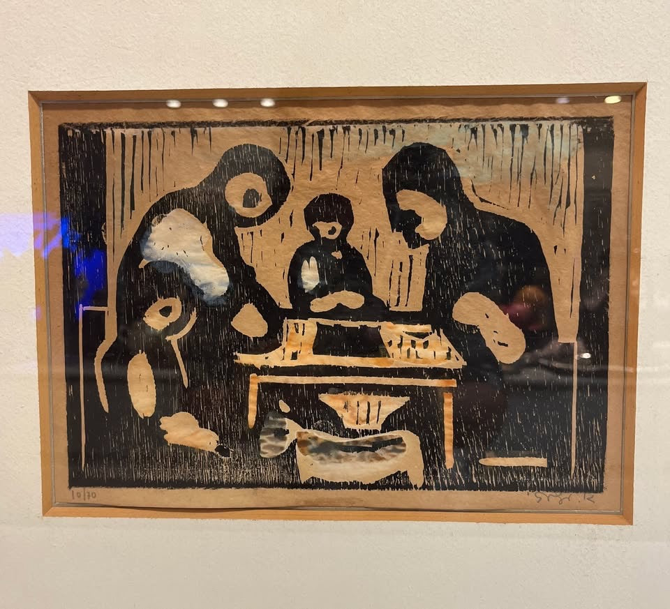 אהרון גלעדי – "משפחה סועדת" | הדפס/תחריט מקורי צבוע במהדורה זעירה ונדירה (10/10) | חתום בעיפרון וממוסגר