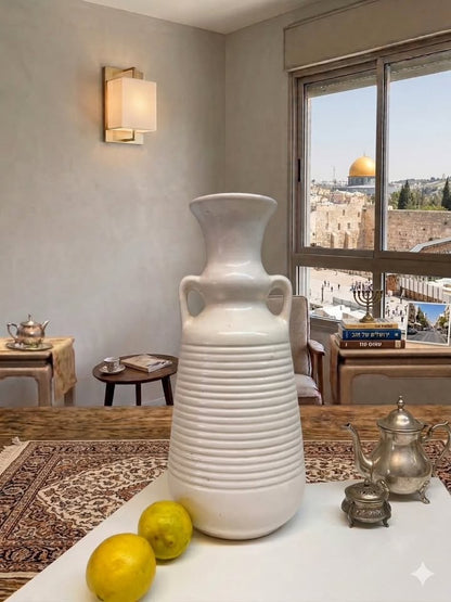 אגרטל קרמיקה מודרניסטי בעיטור חריצים אופקיים | מנס, ישראל | שנות ה-60