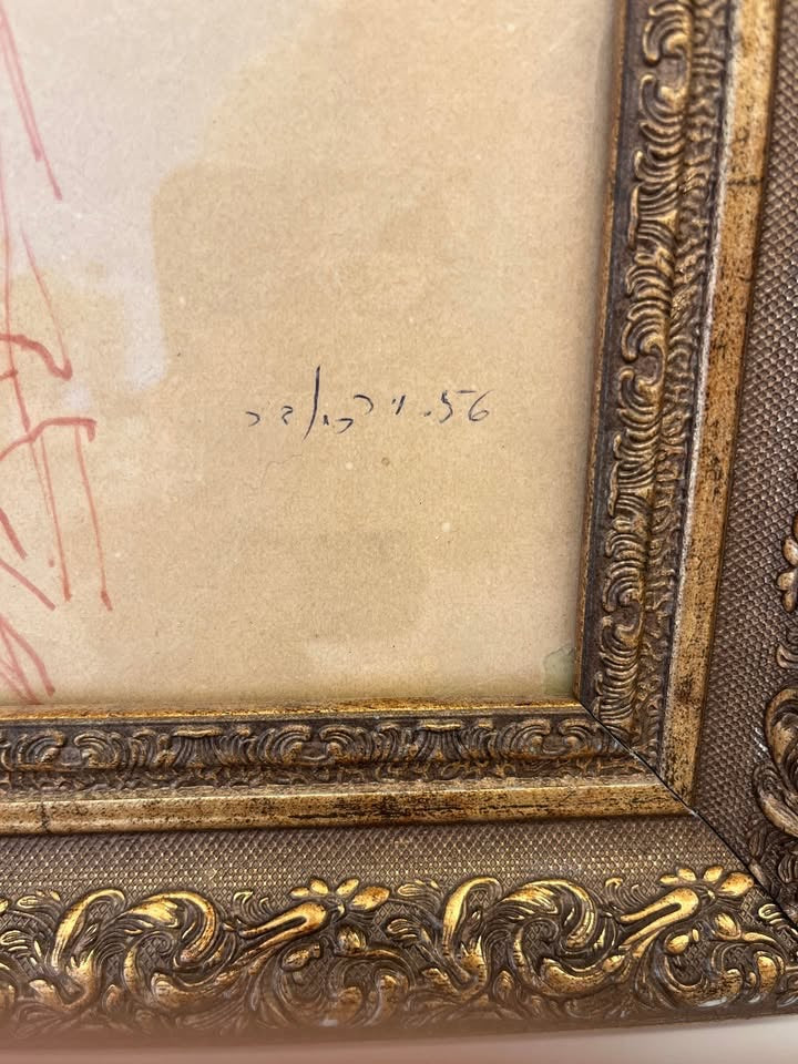 "דמות אישה יושבת" שנת 1956 | רישום וינטג' מודרניסטי מקורי | חתום ומתוארך ביד האמן | ממוסגר