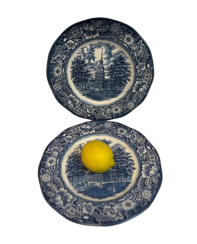סט זוג צלחות וינטג' | Liberty Blue | פורצלן אנגלי Staffordshire | היכל העצמאות, 1976