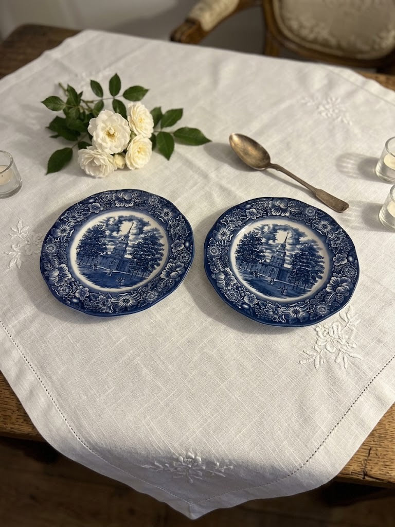 סט זוג צלחות וינטג' | Liberty Blue | פורצלן אנגלי Staffordshire | היכל העצמאות, 1976