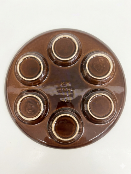 צלחת סדר פסח, כפר מנחם