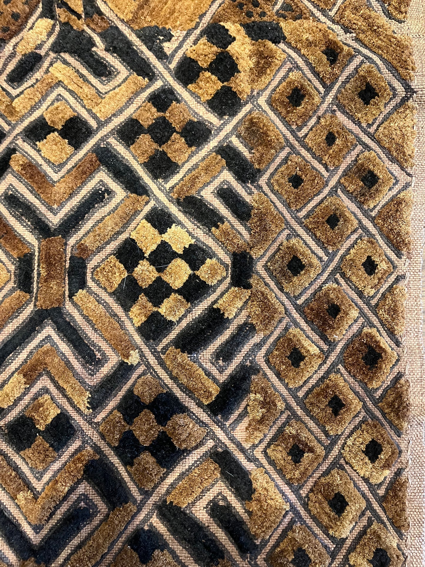 אוסף שטיחוני "קובה" (Kuba Cloth) אתניים – 4 יחידות מקוריות
