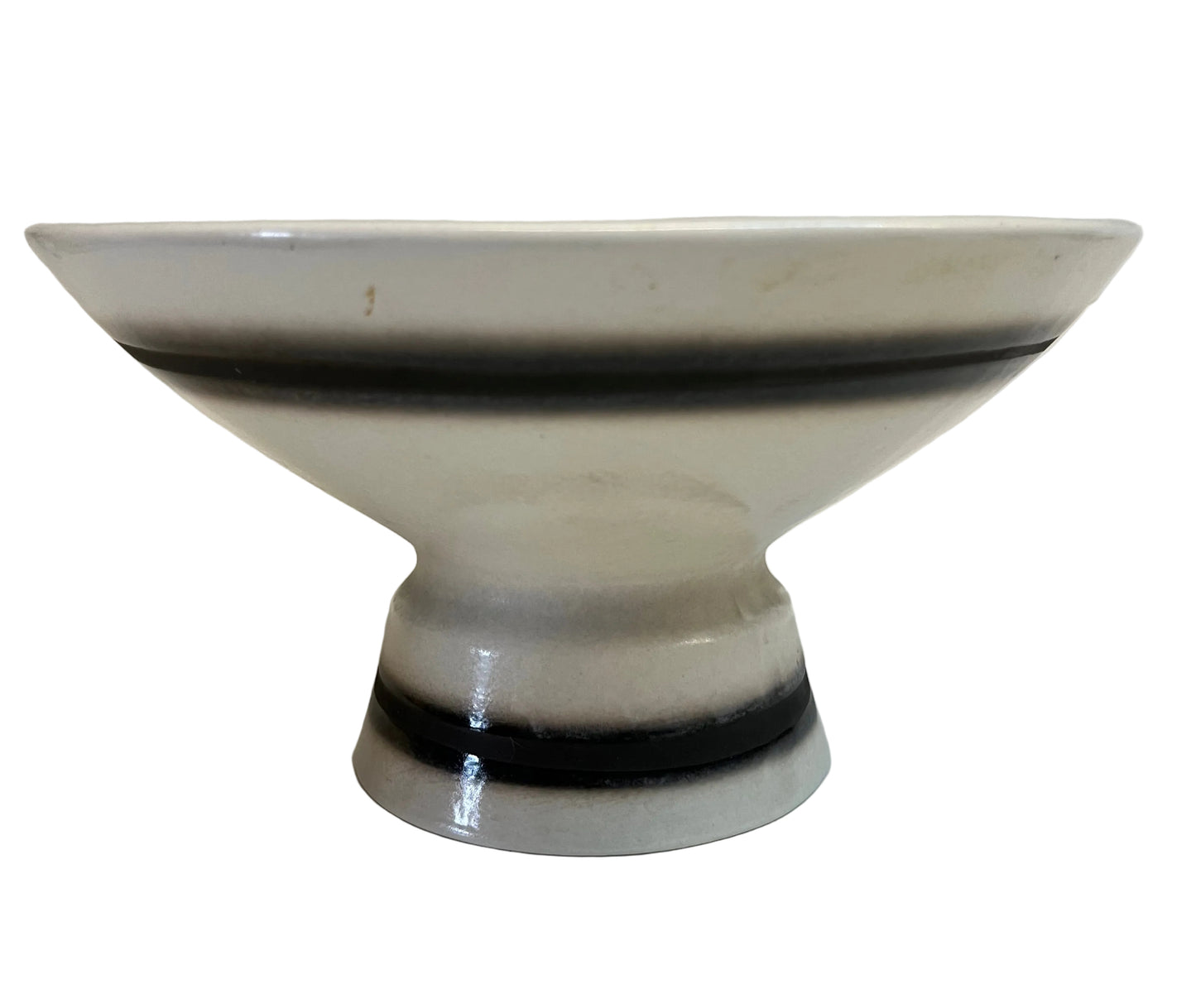 קערת פירות מוגבהת על רגל | פלקרמיק (Palceramic) | עיצוב גרפי שחור-לבן